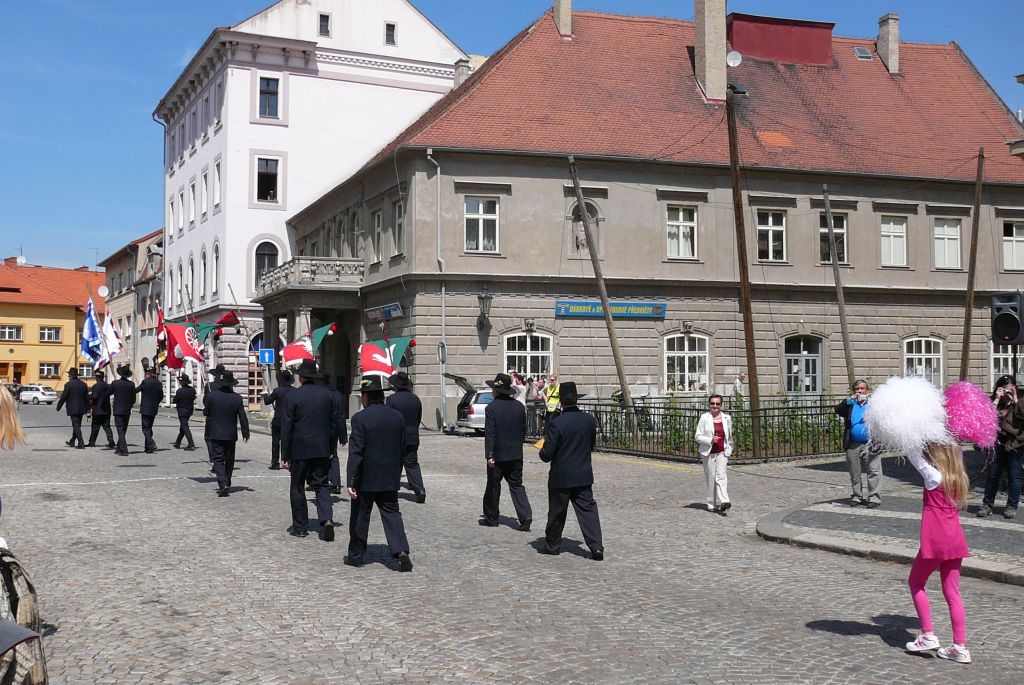 Chmelobrana se zastavuje u nejmenší chmelničky na světě (8. 5. 2015). | Foto: J. Ježek Foto: J. Ježek