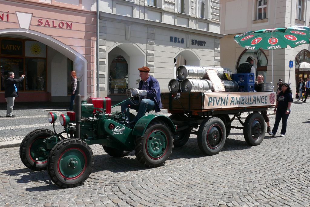 Za volantem Ing. Zdeněk Chabr z NeraAgro, spol. s r. o. (8. 5. 2015). | Foto: J. Ježek Foto: J. Ježek