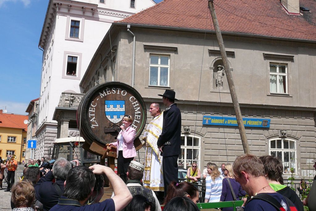 Slavnostní slovo starostky Žatce, Mgr. Zdeňky Hamousové, na Chmelfestu (8. 5. 2015). | Foto: J. Ježek Foto: J. Ježek