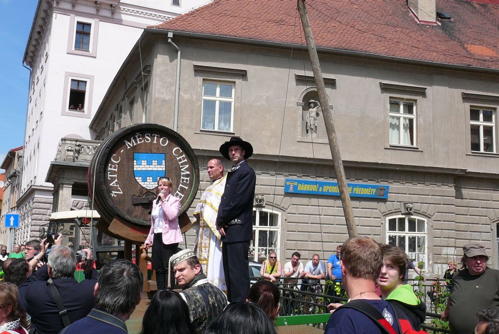 Slavnostní slovo starostky Žatce, Mgr. Zdeňky Hamousové, na Chmelfestu (8. 5. 2015). | Foto: J. Ježek Foto: J. Ježek