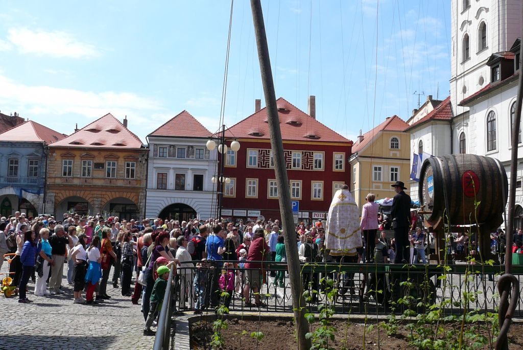Slavnostní přípitek při příležitosti konání Chmelfestu v Žatci (8. 5. 2015). | Foto: J. Ježek Foto: J. Ježek