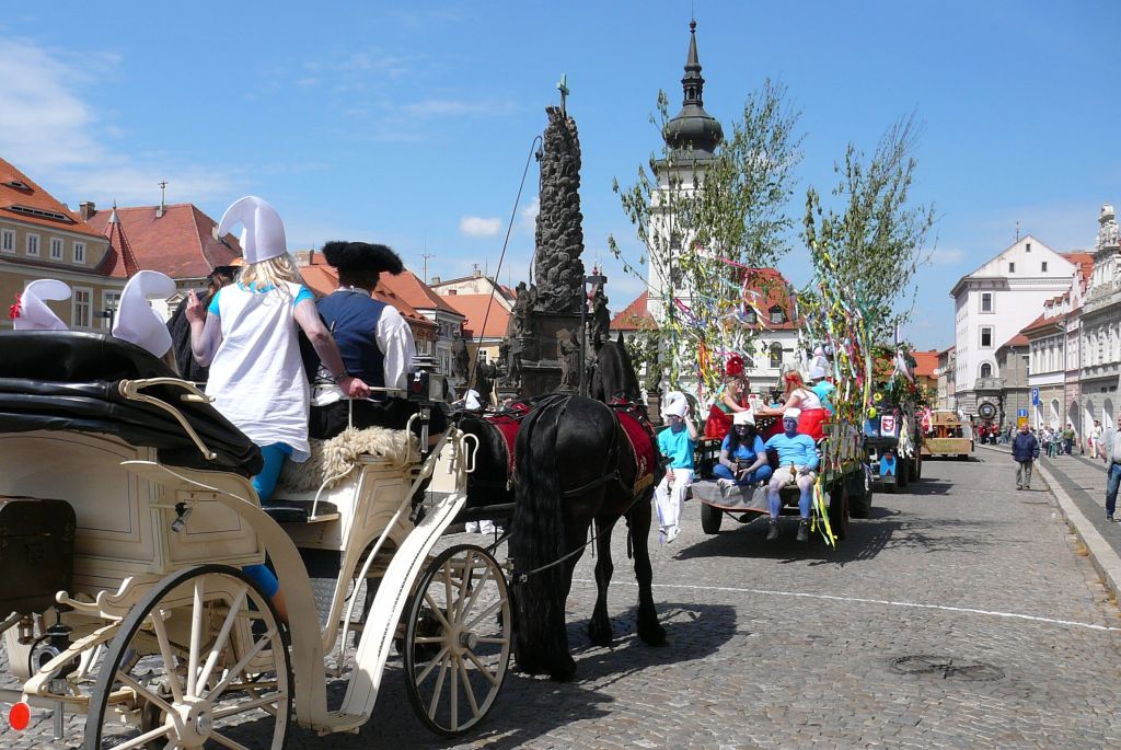 Přesun k letošní novince - chmelové májce (8. 5. 2015). | Foto: J. Ježek Foto: J. Ježek