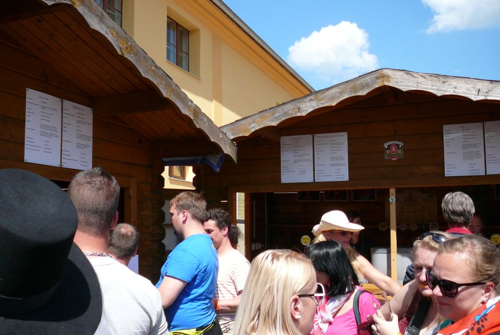 Ve druhém stánku se točil ležák uvařený pouze z jedné odrůdy - Saaz Late - a ležák studeně dochmelený (8. 5. 2015). | Foto: J. Ježek Foto: J. Ježek