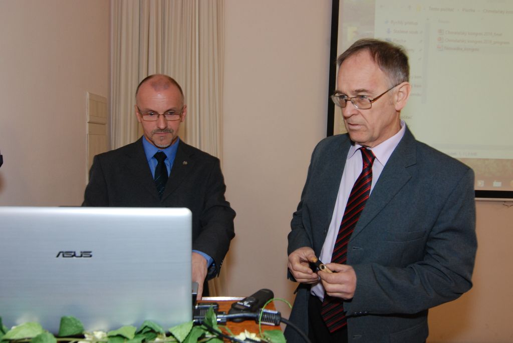 Vlevo Ing. Vladimír Nesvadba, Ph.D. si spolu s Ing. Karlem Kroftou, Ph.D. připravili prezentace (27. 1. 2016). | Foto: M. Vokřál (Agriprint s. r. o.) Foto: M. Vokřál (Agriprint s. r. o.)