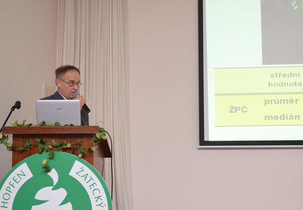 Ing. Karel Krofta, Ph.D., vedoucí oddělení chemie chmele CHI, při prezentaci na chmelařském kongresu (Senohraby, 27. 1. 2016). | Foto: M. Brynda Foto: M. Brynda