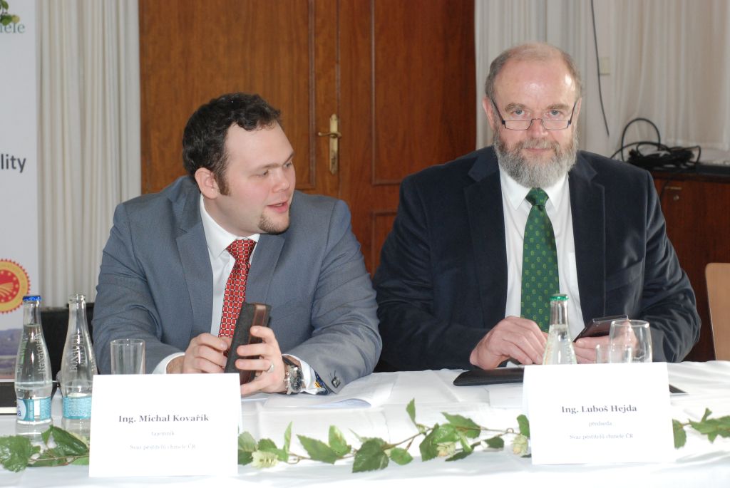 Informace o návštěvě ministra rozradostnila tajemníka a předsedu Svazu (Senohraby, 27. 1. 2016). | Foto: M. Vokřál (Agriprint s. r. o.) Foto: M. Vokřál (Agriprint s. r. o.)