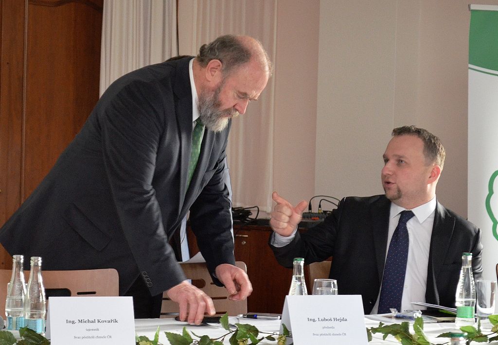 Ing. Luboš Hejda po přivítání s ministrem zemědělství Ing. Marianem Jurečkou (Senohraby, 27. 1. 2016). | Foto: M. Brynda Foto: M. Brynda