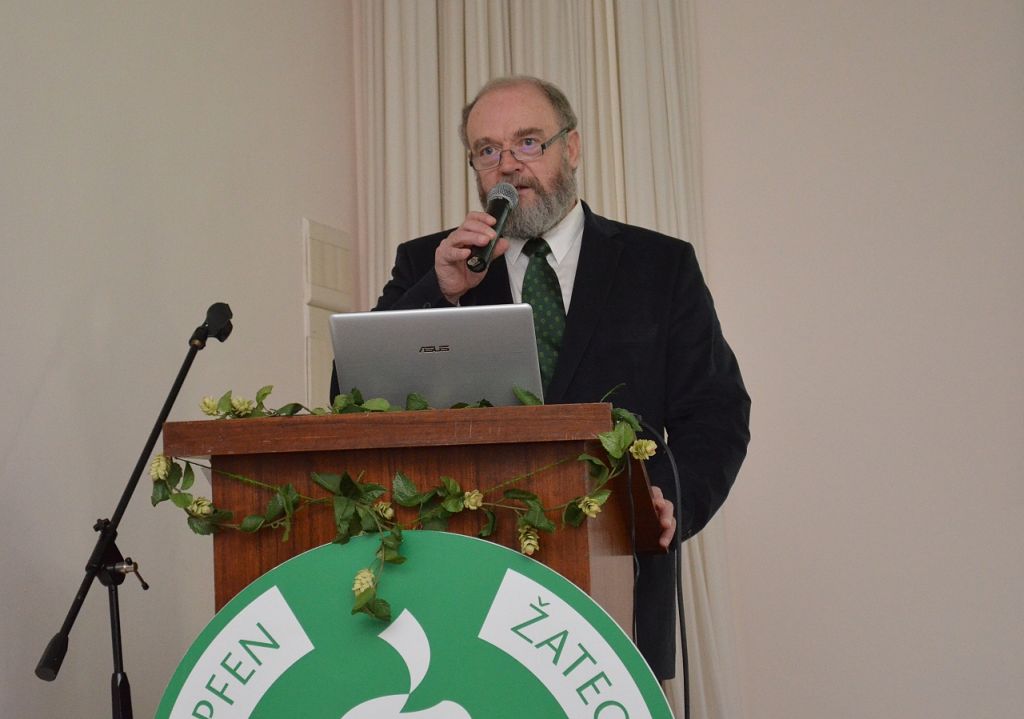 Předseda Svazu pěstitelů chmele ČR přítomným oznámil, že pozvání na chmelařský kongres přijal ministr zemědělství Ing. Marian Jurečka (Senohraby, 27. 1. 2016). | Foto: M: Brynda Foto: M: Brynda