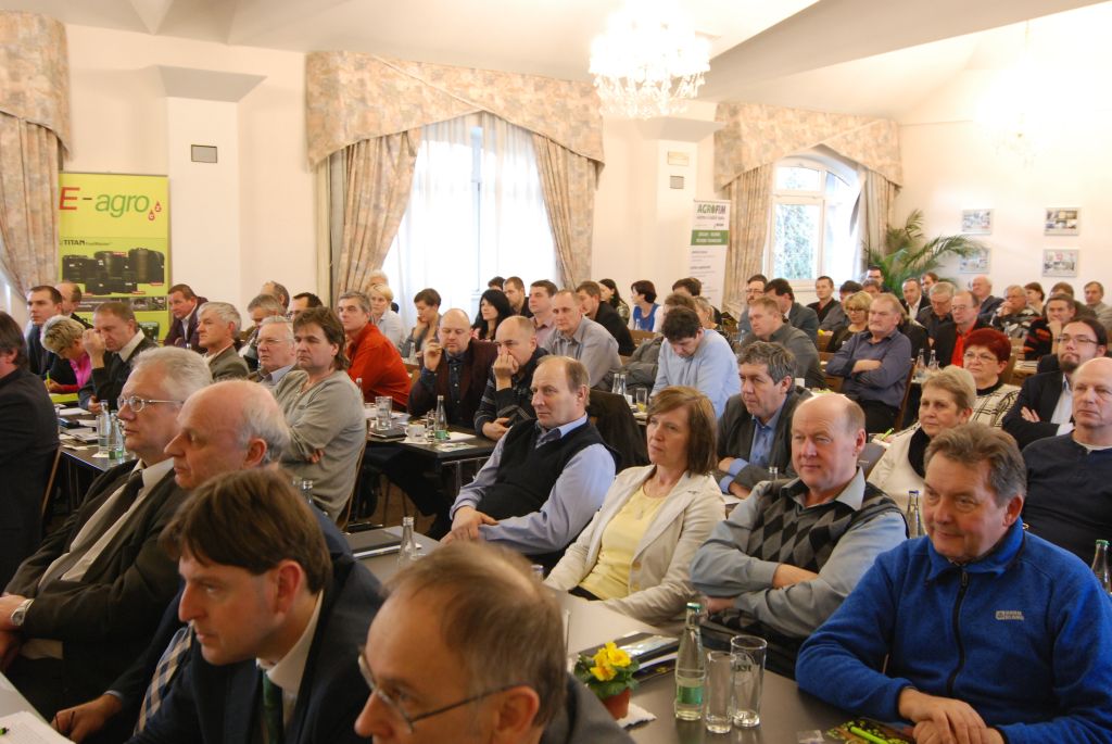 Účastníci chmelařského kongresu naslouchali slovům ministra zemědělství Ing. Mariana Jurečky (Senohraby, 27. 1. 2016). | Foto: M. Vokřál (Agriprint s. r. o.) Foto: M. Vokřál (Agriprint s. r. o.)