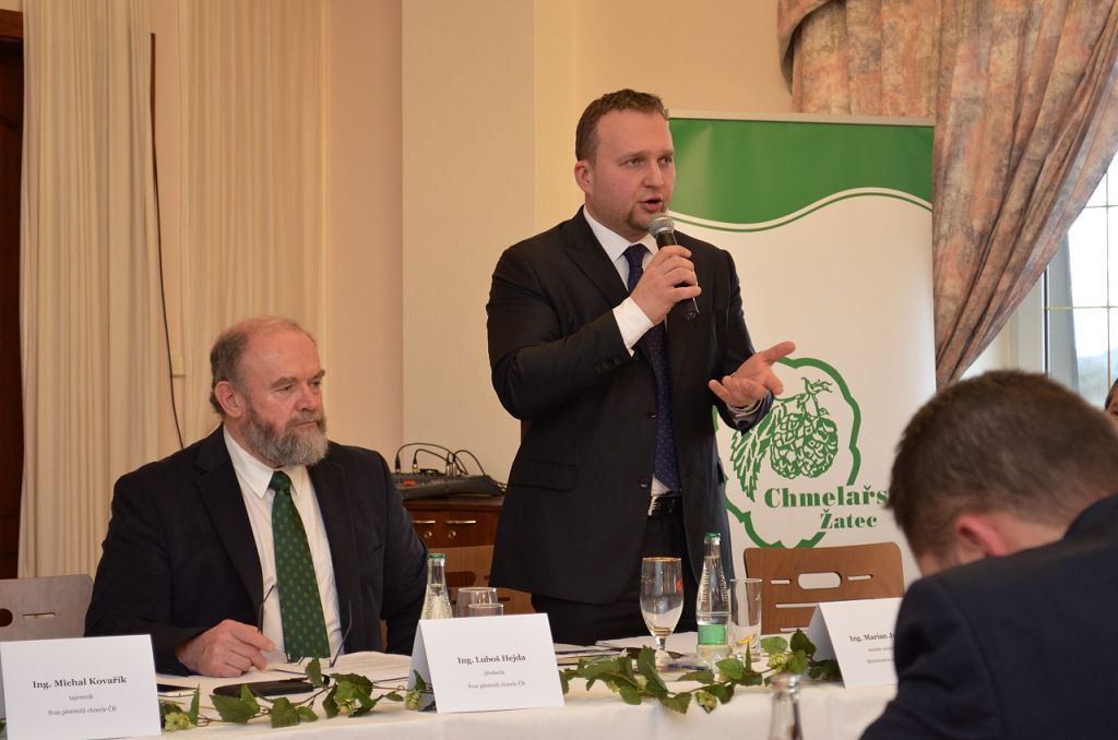 Ministr zemědělství, Ing. Marian Jurečka, při zodpovězení dotazů na chmelařském kongresu (Senohraby, 27. 1. 2016). | Foto: M. Brynda Foto: M. Brynda