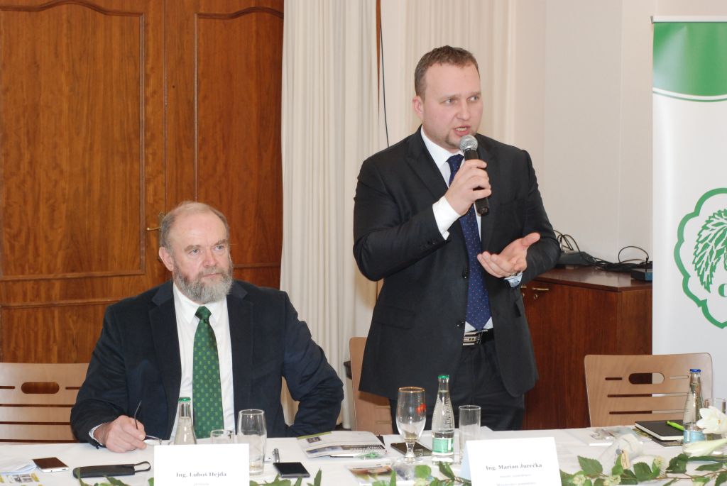 Ministr zemědělství, Ing. Marian Jurečka, při zodpovězení dotazů na chmelařském kongresu (Senohraby, 27. 1. 2016). | Foto: M. Vokřál (Agriprint s. r. o.) Foto: M. Vokřál (Agriprint s. r. o.)