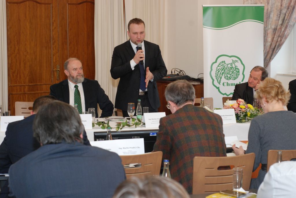 Ministr zemědělství, Ing. Marian Jurečka, při zodpovězení dotazů na chmelařském kongresu (Senohraby, 27. 1. 2016). | Foto: M. Vokřál (Agriprint s. r. o.) Foto: M. Vokřál (Agriprint s. r. o.)