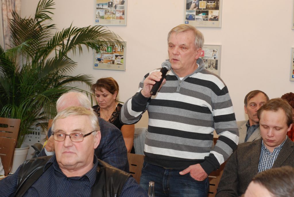 Dotaz vznesl Ing. Jaroslav Maťátko z Hopex Louny s. r. o. (Senohraby, 27. 1. 2016). | Foto: M. Vokřál (Agriprint s. r. o.) Foto: M. Vokřál (Agriprint s. r. o.)