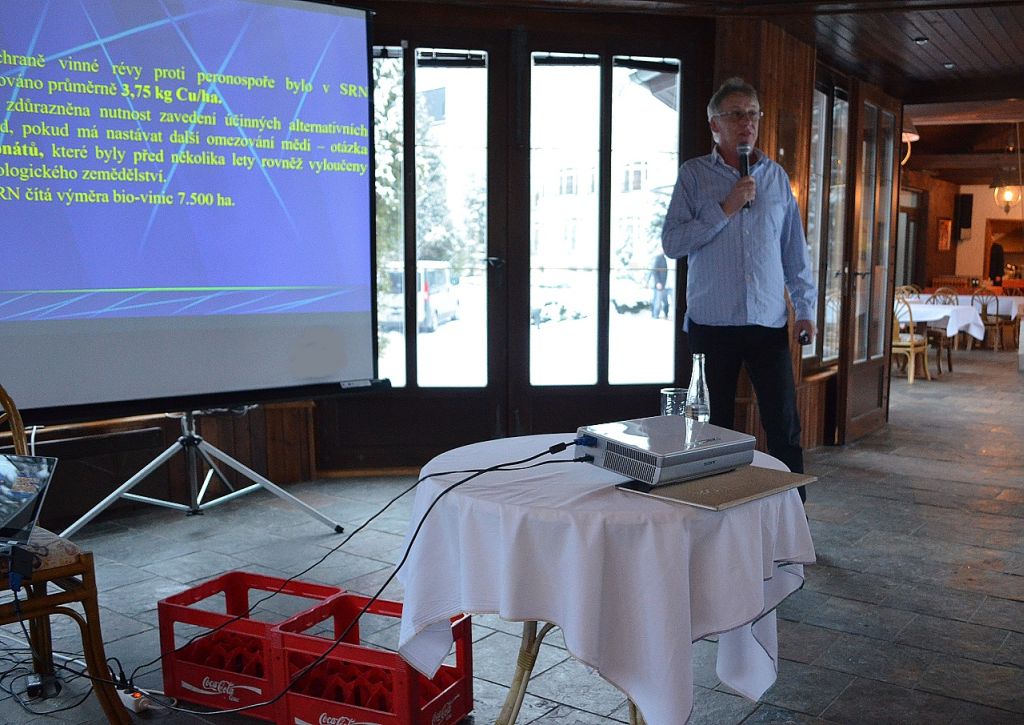 Ing. Josef Vostřel, CSc. při prezentaci na chmelařském kongresu (1. 2. 2017). | Foto: M. Brynda Foto: M. Brynda