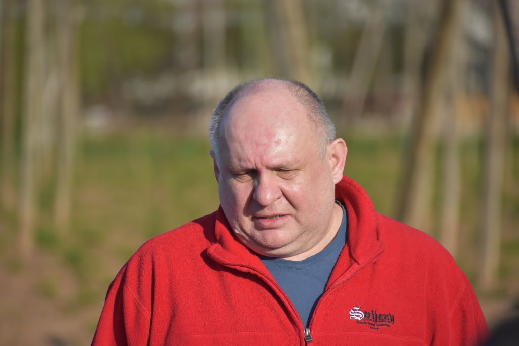 Praktická ukázka řezu chmele ŽPČ na Stekníku (23. 4. 2025). | Foto: J. Ježek Foto: J. Ježek