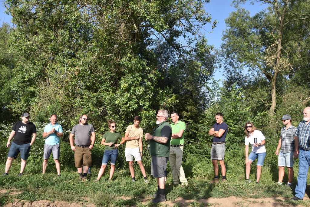 Navazující workshop po řezu ŽPČ a ukázka balíčkové sadby z produkce CHI (Stekník, 26. 6. 2025). | Foto: J. Ježek Foto: J. Ježek