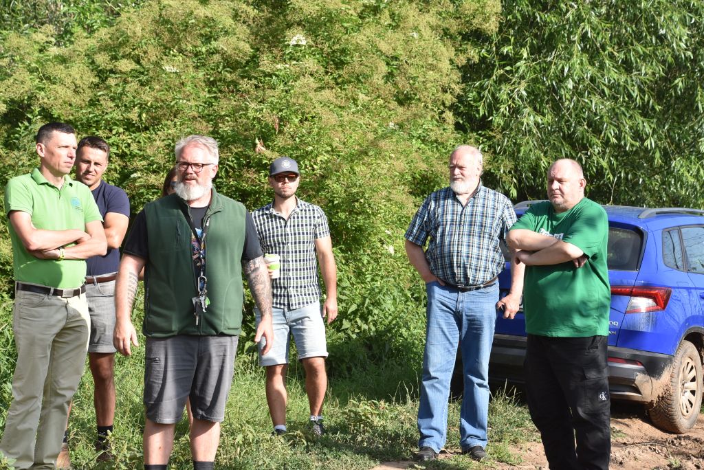 Navazující workshop po řezu ŽPČ a ukázka balíčkové sadby z produkce CHI (Stekník, 26. 6. 2025). | Foto: J. Ježek Foto: J. Ježek